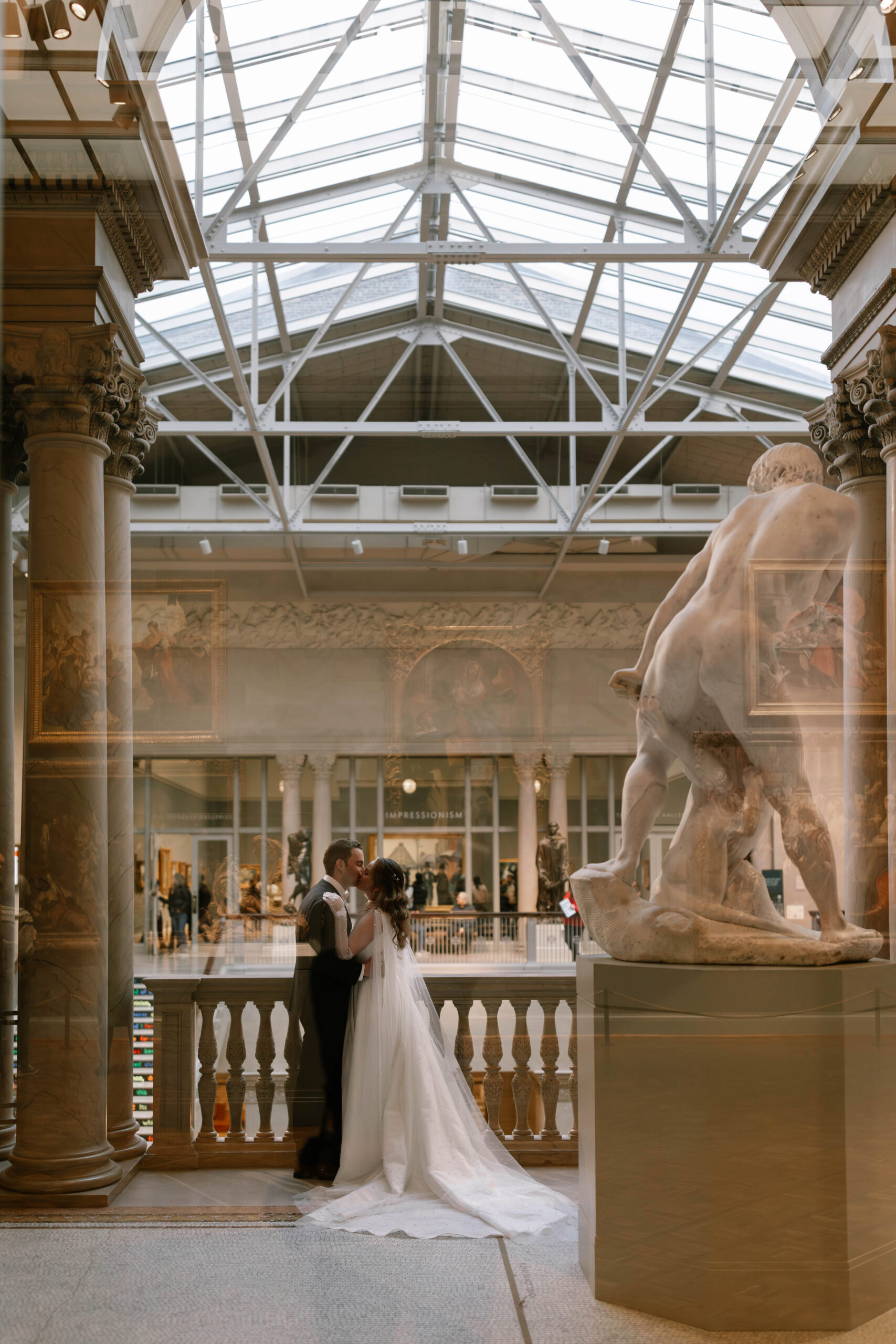 art institute winter wedding chicago downtown intimate wedding